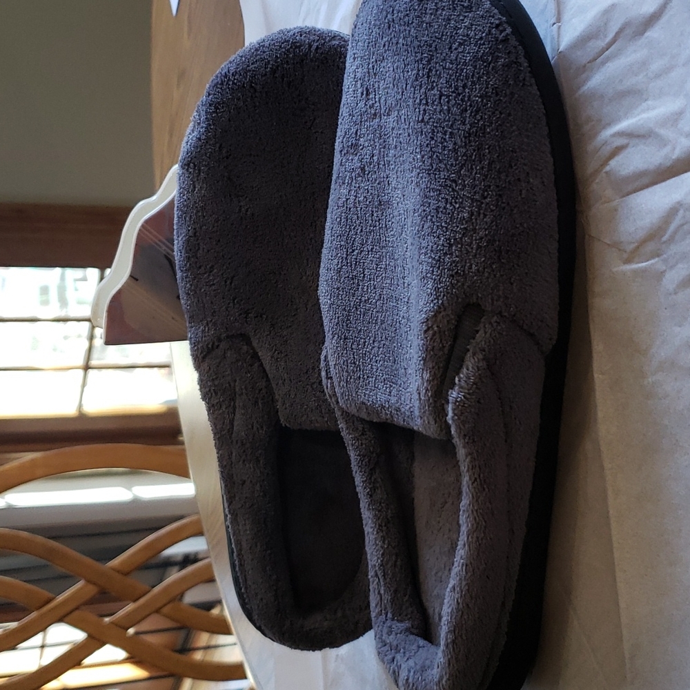 Men's Totes Slip on Slippers, Grey, size 13-14. Worn once.